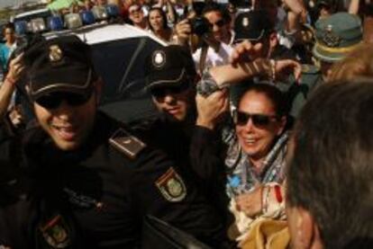 Isabel Pantoja, a su llegada a lo stribunales en abril para oir la sentencia que la condenó culpable.