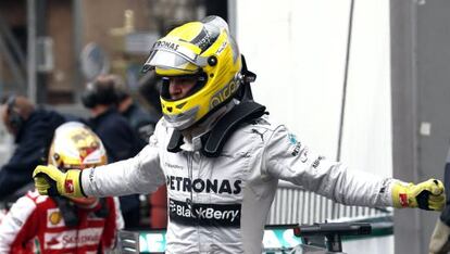 Rosberg celebra la 'pole' en Mónaco