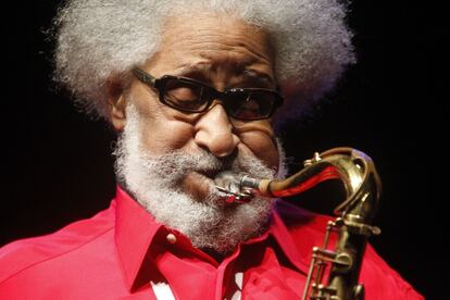 El legendario saxofonista Sonny Rollins en una actuaci&oacute;n en Barcelona, en 2010.