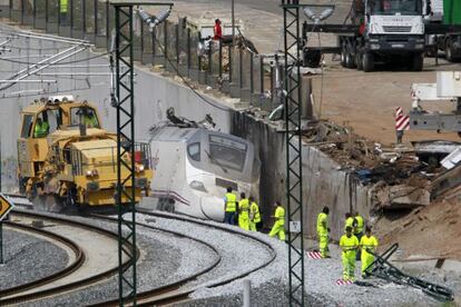 Trabajadores de Adil en el lugar del accidente 