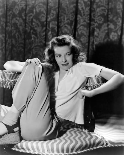 Katharine Hepburn

Según varias biografías, la relación que vivió con Spencer Tracy fue de lo más especial porque, además, los dos eran bisexuales. Scotty Moore asegura en sus memorias que Hepburn tuvo relaciones con “al menos 150 mujeres” durante su convivencia con el actor.