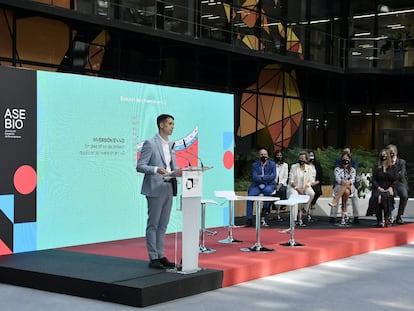 Ion Arocena, director general de Asebio, interviene en el acto de presentación del informe.