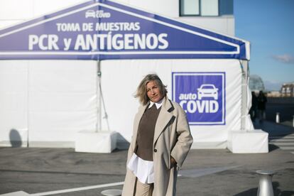 Raquel Molinera, de Carpa 10, junto a la carpa en el Hospital Universitario HM Sanchinarro.