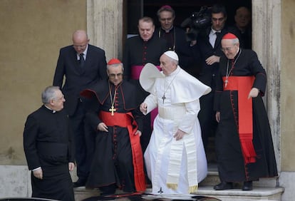 Exterior de la basílica de Santa María la Mayor donde el papa Francisco ha rezado unos instantes antes de dirigirse a recoger algunas de sus pertenencias de la residencia en la que se alojó los días anteriores al cónclave.