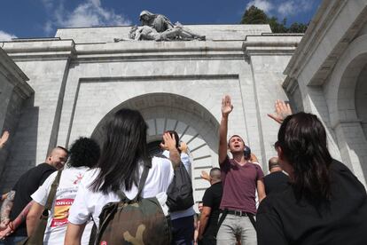 The protesters waved Franco-era flags and chanted “Long live Franco and José Antonio,” the latter a reference to the founder of Falange, Spain’s fascist-inspired political party.