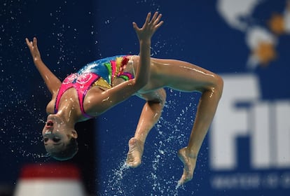 Equipo de Corea del Sur, durante su ejercicio en la final.