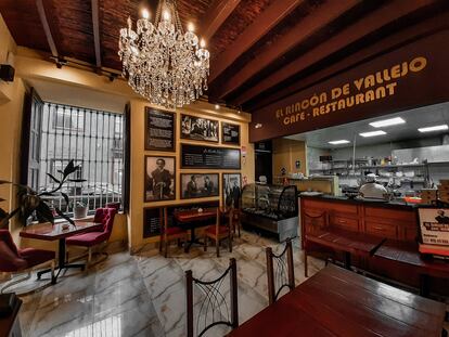 Interior del cafér-estaurante El Rincón de Vallejo, en Trujillo (Perú).