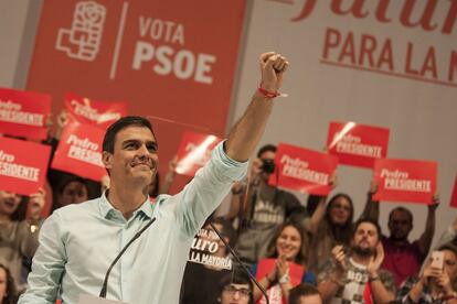 Pedro Sánchez ha asegurado que no apoyar a los socialistas el próximo 20 de diciembre significa "regalar el voto" a Mariano Rajoy, y ha advertido al líder de Podemos, Pablo Iglesias, que "no admite lecciones" de quien está dispuesto a facilitar que gobierne el PP.