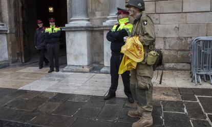 Justo Jos&eacute; M. Pay&aacute; va intentar el mes de novembre entrar al Palau de la Generalitat vestit de militar.