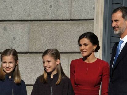 La princesa Leonor, la infanta Sofia y los reyes Letizia y Felipe, el pasado diciembre en Madrid. / CORDON PRESS