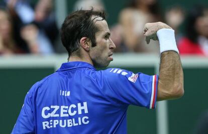 Stepanek festeja un punto ante Almagro.