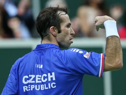 Stepanek festeja un punto ante Almagro.