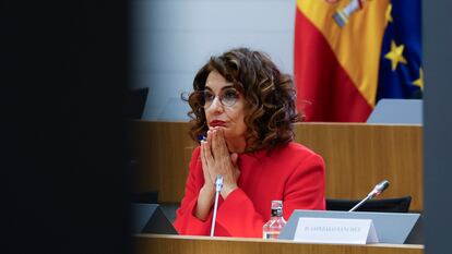 La vicepresidenta primera del Gobierno, María Jesús Montero, durante la inauguración de una jornada sobre fondos europeos, este jueves, en Madrid.