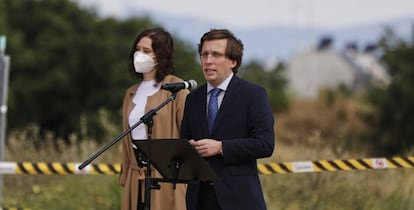 El alcalde de Madrid, José Luis Martínez-Almeida, junto a la presidenta de la Comunidad de Madrid, Isabel Díaz Ayuso, participa en el acto de presentación del comienzo de las obras de ampliación de Ifema.