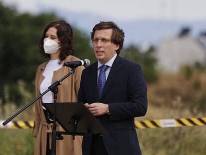 El alcalde de Madrid, José Luis Martínez-Almeida, junto a la presidenta de la Comunidad de Madrid, Isabel Díaz Ayuso, participa en el acto de presentación del comienzo de las obras de ampliación de Ifema.