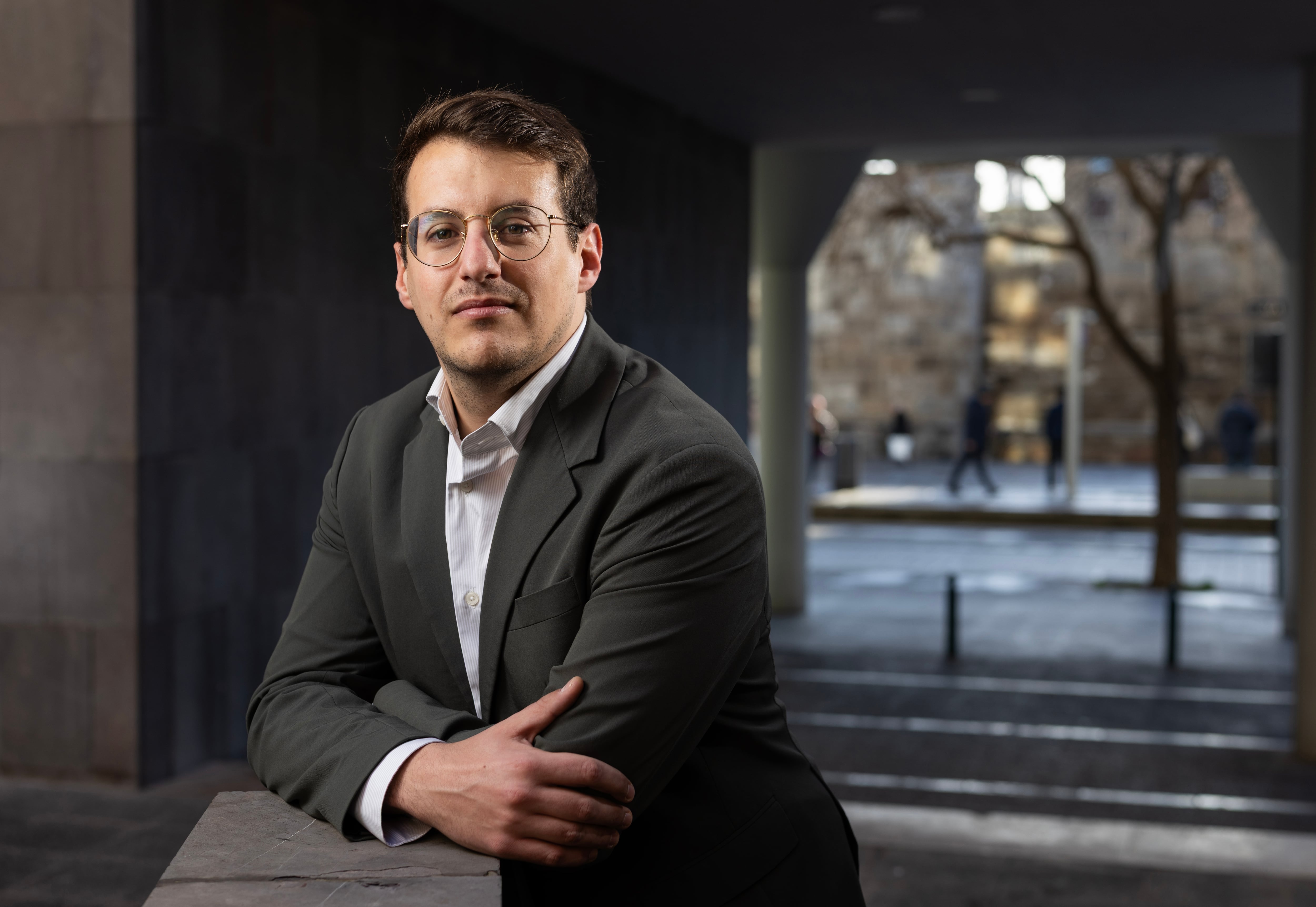 Jorge Pueyo, candidato de Chunta Aragonesista en las elecciones de Aragón, fotografiado en el centro de Zaragoza.