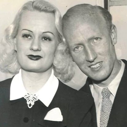 Edith Rogers y Harold E. Dahl, tras su reencuentro, en un hotel de Nueva York el 17 de marzo de 1940.