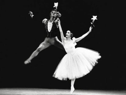 Alicia Alonso y Vladimir Vasiliev bailan ‘Giselle’, en 1980.