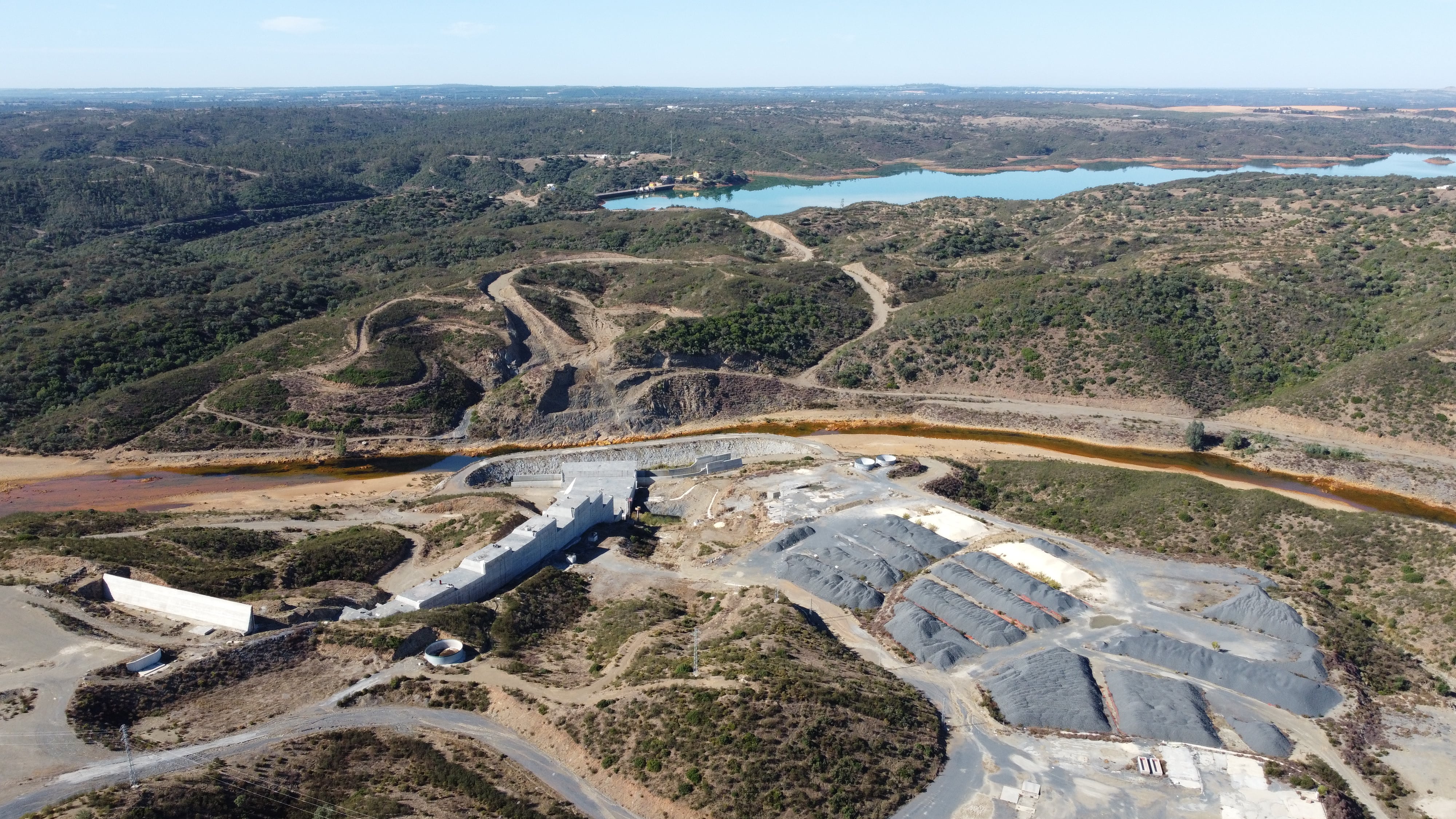 Un estudio científico advierte de que el agua de la presa de Alcolea no sería viable para el riesgo o consumo humano por la contaminación