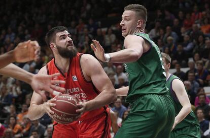 Dubljevic ante Omic, en el partido de Liga del sábado