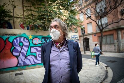 Paul Quemades, en el barrio del Carmen de Valencia, donde vive.