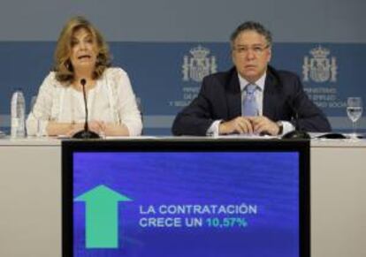 Los secretarios de Estado de Empleo, Engracia Hidalgo, y de Seguridad Social, Tomás Burgos, presentaron hoy en Madrid los datos de paro de julio.