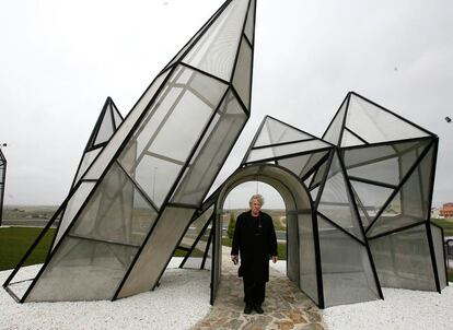 Esta obra, inaugurada por el artista en la localidad madrileña de Navalcarnero en febrero de 2007, muestra varias formaciones geométricas de cristales a través de los cuales pasa la luz, dando una sensación de espejismos. "Supongo que empecé a pensar en estos cristales debido a lo fascinantes que son químicamente, por su mágica manera de crearse".