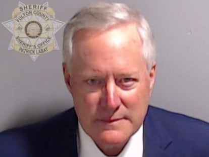 El antiguo jefe de Gabinete de Donald Trump Mark Meadows en su foto policial