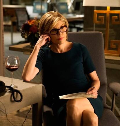 <p><strong>¿De qué va?</strong> La Diane Lockhart de 'The good wife' debe empezar de cero como abogada uniéndose a un nuevo bufete. Sus elecciones de trajes y su alzamiento de nariz con displicencia seguirán siendo fabulosos.</p> <p><strong>¿Por qué debería verla un hombre?</strong> Para saber cómo se las gasta Christine Baranski, que interpreta a uno de esos personajes de mujeres fuertes e implacables para el recuerdo. Y porque 'The good wife' dejó un hueco muy grande.</p> <p><strong>¿Qué más puedo ver si me ha gustado?</strong> 'The good wife' y 'Cómo defender a un asesino'.</p>