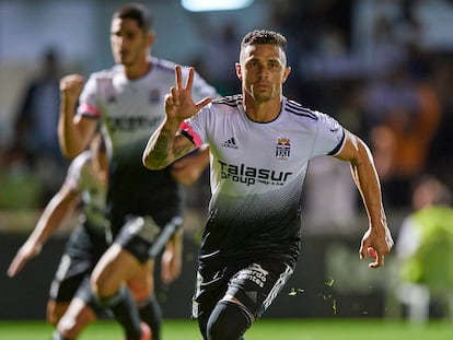 Rubén Castro celebra un gol con el Cartagena esta temporada. / SILVESTRE SZPYLMA