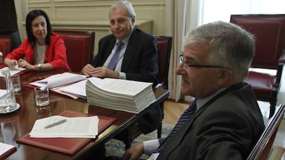 Margarita Robles, Antonio Dorado y Gonzalo Moliner, en un pleno del Poder Judicial.