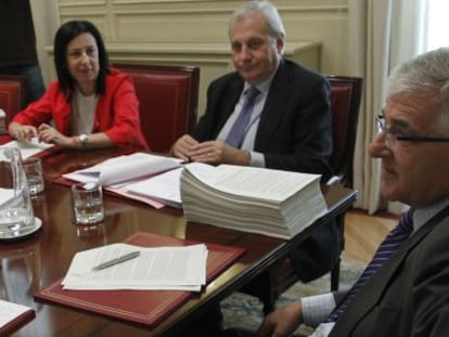 Margarita Robles, Antonio Dorado y Gonzalo Moliner, en un pleno del Poder Judicial.