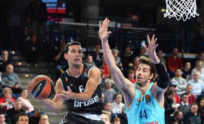 Zisis hace jugada ante Tomic.