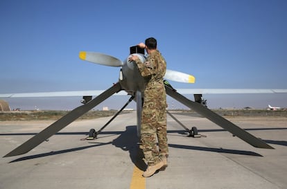 Comprobación previa al vuelo del dron MQ-1 Predator.