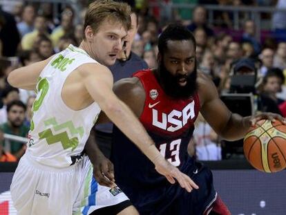 Dragic presiona a Harden durante un partido del Mundial.