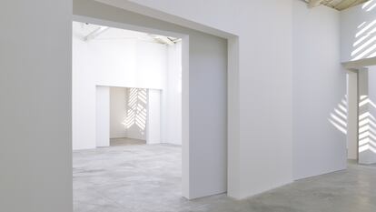 'Corrección', intervención de Ignasi Aballí en el pabellón español de la Bienal de Venecia.