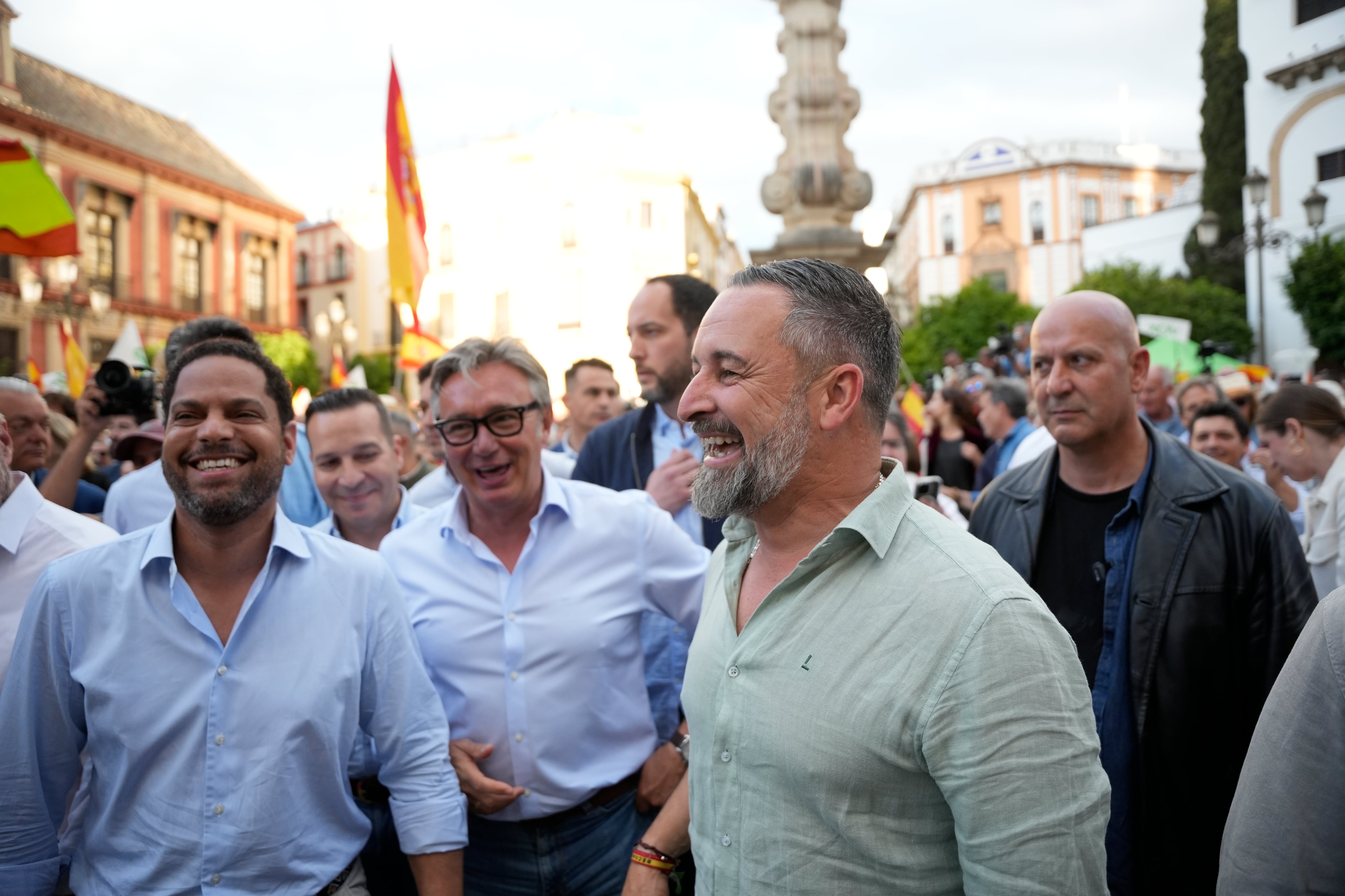 Abascal llama “chiquilicuatre” a Moreno Bonilla, a quien impondrá la ‘prioridad nacional’ si necesita sus votos