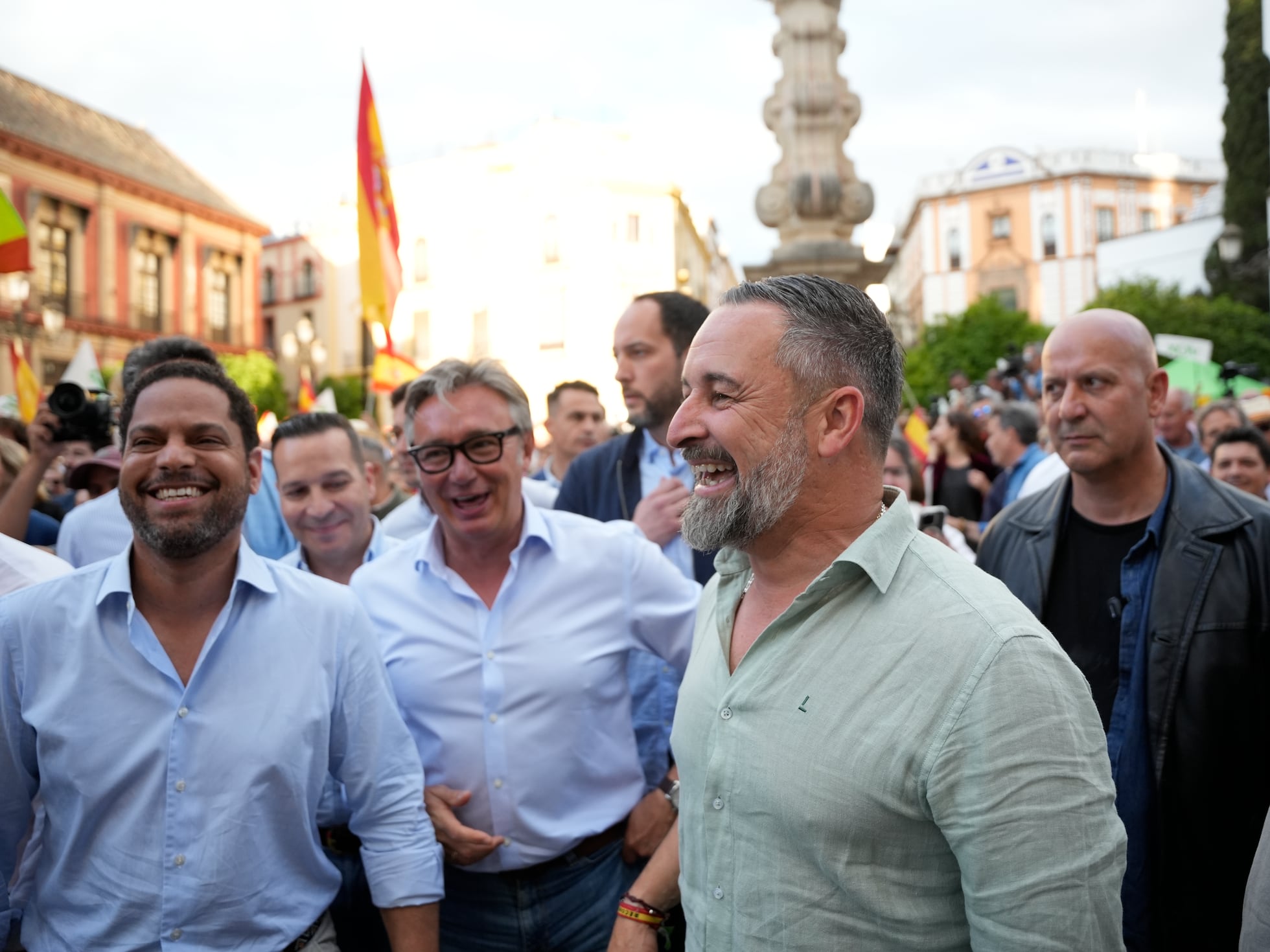 Abascal llama “chiquilicuatre” a Moreno Bonilla, a quien impondrá la 'prioridad nacional' si necesita sus votos | Elecciones Andalucía | EL PAÍS