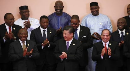 Xi Jinping con un grupo de mandatarios africanos en el Foro de Cooperación China-África.
