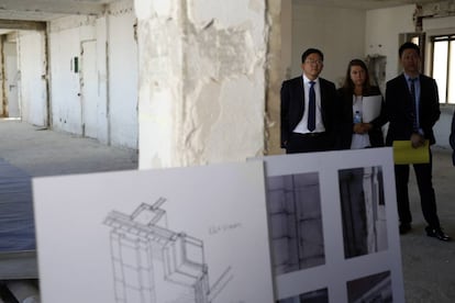 Wanda Group in Spain director, Quiao Lei, (left) during a visit to Edificio España.