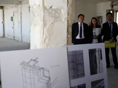 Wanda Group in Spain director, Quiao Lei, (left) during a visit to Edificio España.