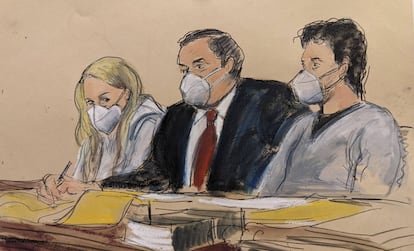 El abogado Sam Enzer, entre Heather Morgan (la Cocodrilo de Wall Street) y el marido de ella, Ilya Lichtenstein, en un tribunal federal de Nueva York, el 8 de febrero.