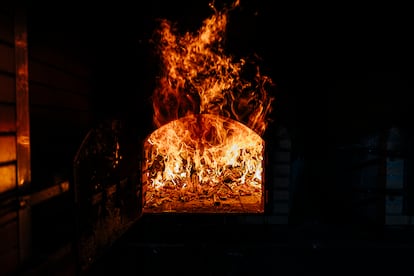 Horno de Mugasa donde se asan los cochinillos.