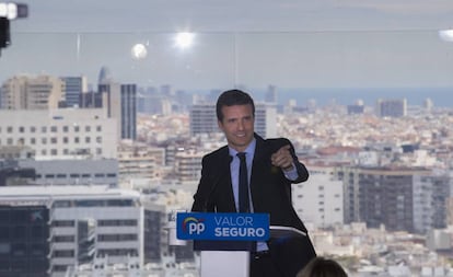 Pablo Casado presenting his electoral program in Barcelona.