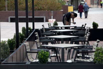 Las áreas de negocios, como esta de Azca en Madrid, se han quedado sin comensales.