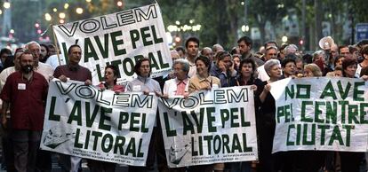 Manifestación en 2005 en contra de que el trazado del AVE pase por el centro.