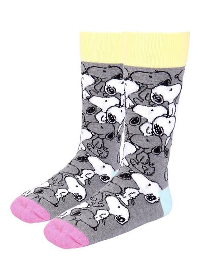 Para todas las amantes de Snoopy, llega el accesorio definitivo: estos calcetines de detalles en varios colores y con tu personaje favorito multiplicado.

5,95€