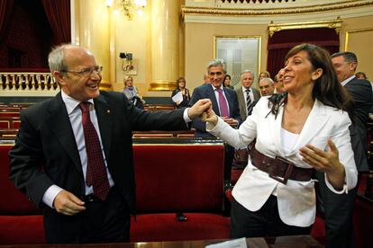 El presidente de la Generalitat de Catalunya, José Montilla, y la portavoz del PP en la Comisión General de las Comunidades Autónomas del Senado, Alicia Sánchez Camacho, en el Senado en 2010.
