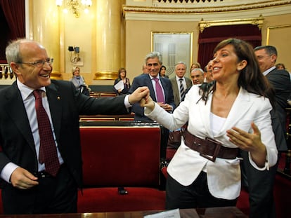 El presidente de la Generalitat de Catalunya, José Montilla, y la portavoz del PP en la Comisión General de las Comunidades Autónomas del Senado, Alicia Sánchez Camacho, en el Senado en 2010.