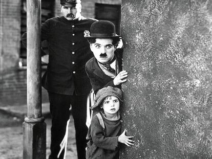 Jackie Coogan e Charles Chaplin em 'O Garoto’. Em vídeo, trailer da versão restaurada.